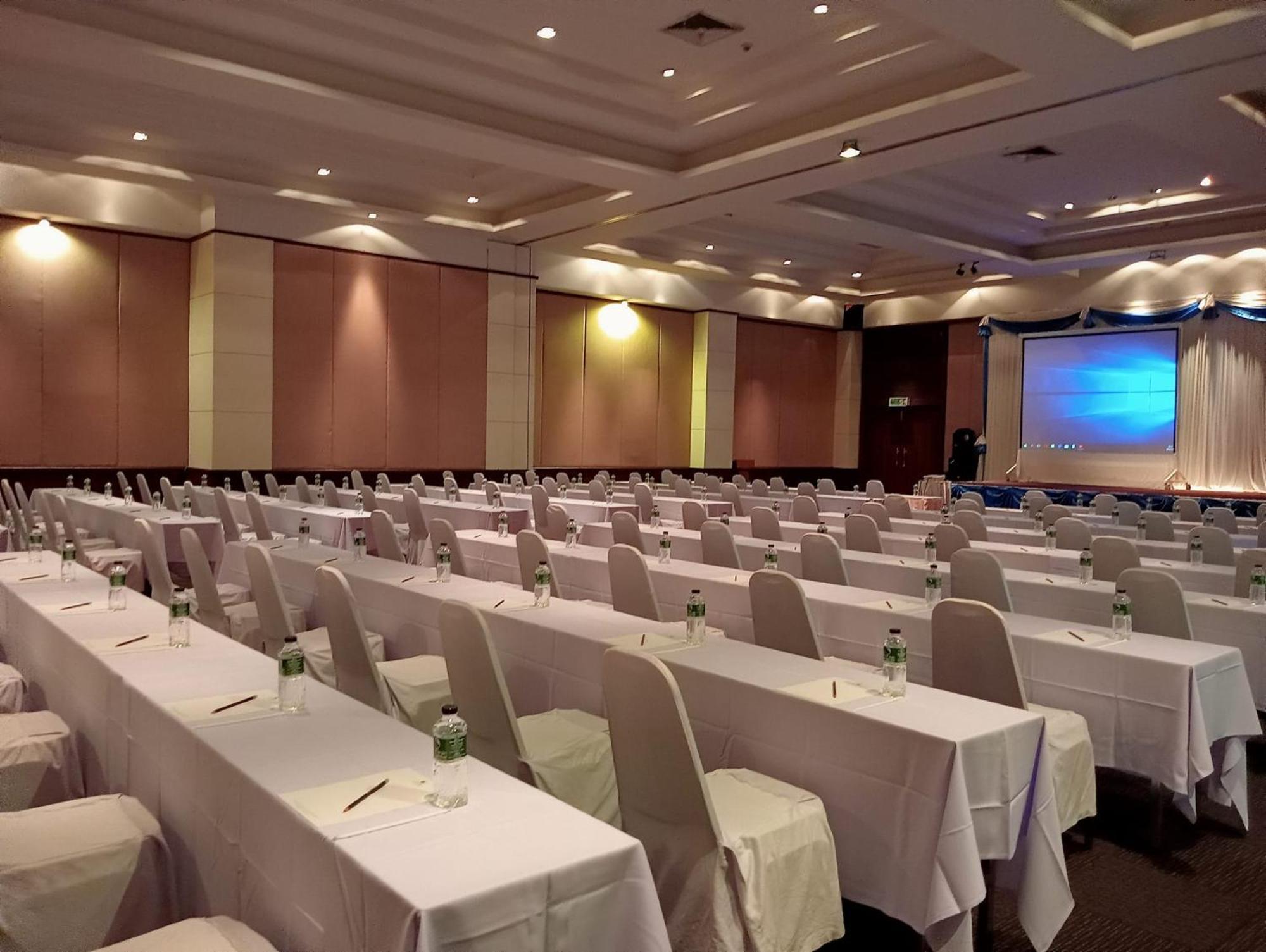 โรงแรม ซิตี้พาร์ค โคราช City Park Hotel Накхонратчасіма Екстер'єр фото