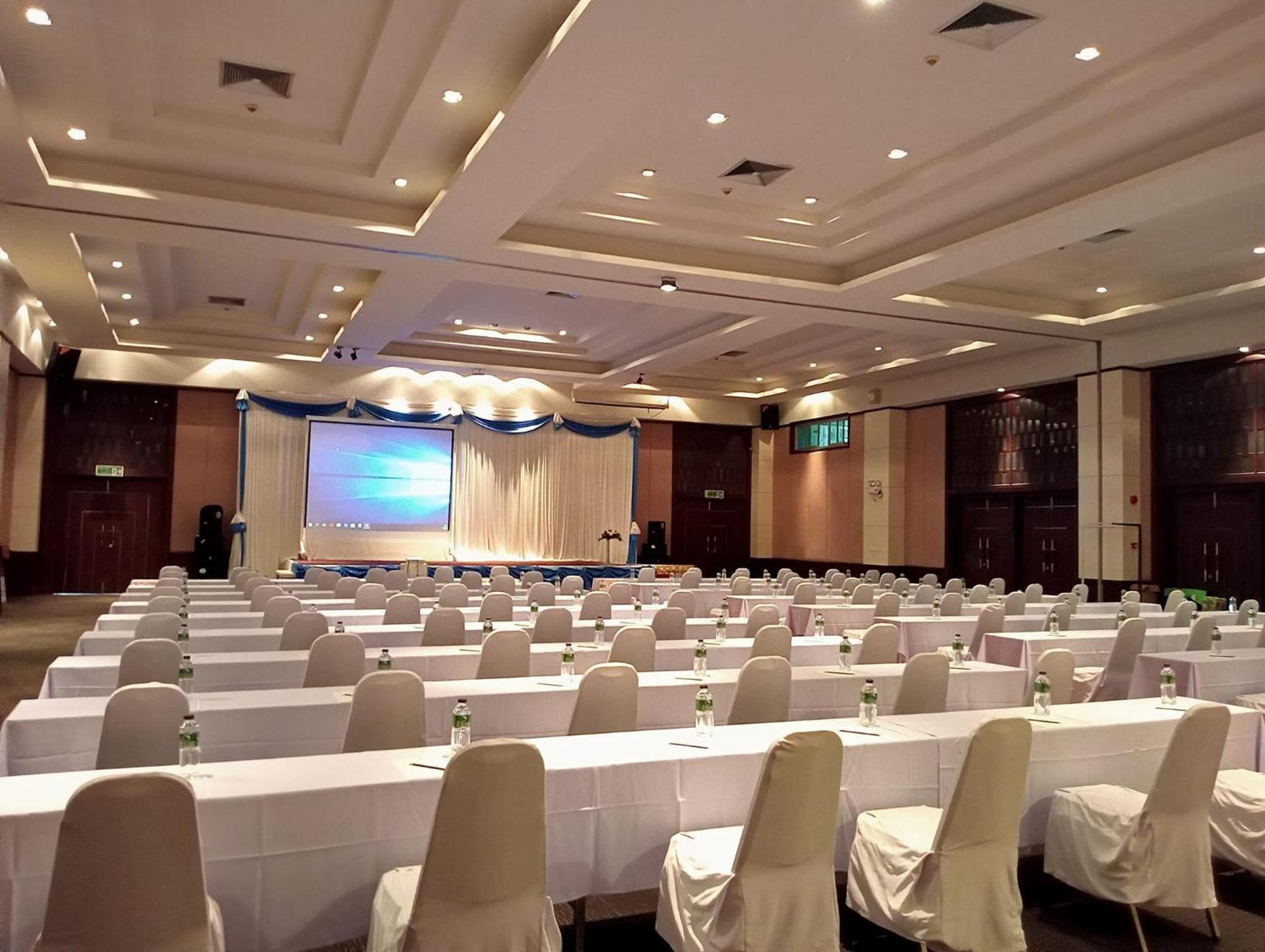 โรงแรม ซิตี้พาร์ค โคราช City Park Hotel Накхонратчасіма Екстер'єр фото