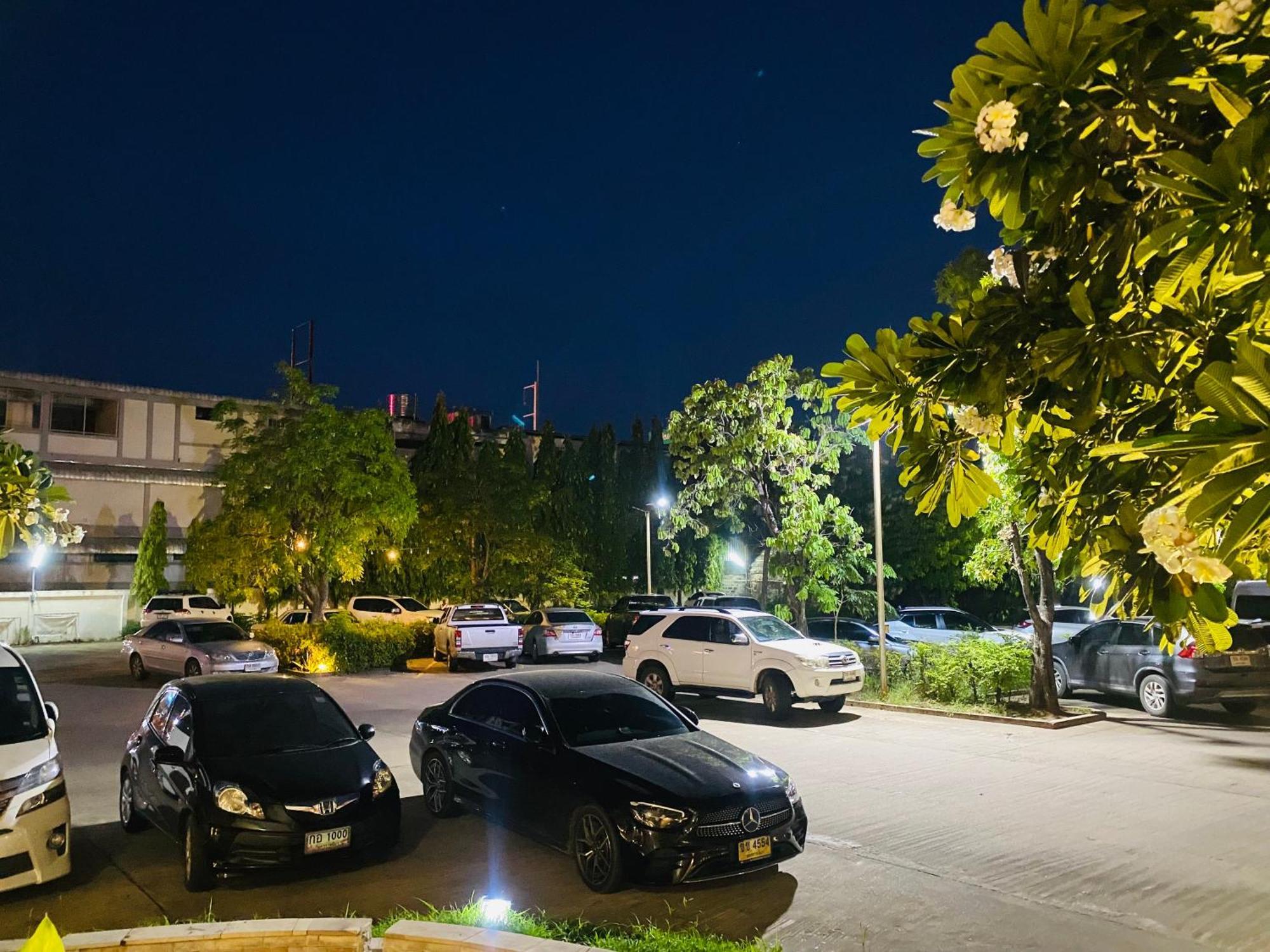 โรงแรม ซิตี้พาร์ค โคราช City Park Hotel Накхонратчасіма Екстер'єр фото